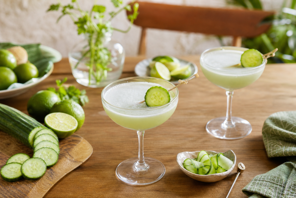 Gin Fizz à la chartreuse, concombre et citron vert — illustration 1